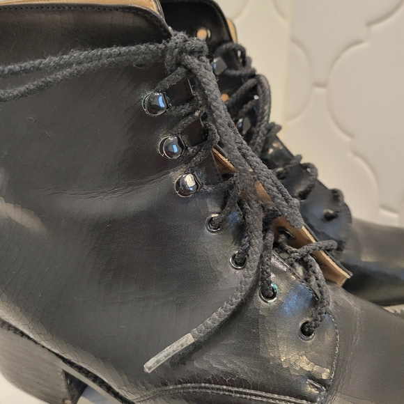 9 West Fritz Leather Boots - Picture 4 of 8